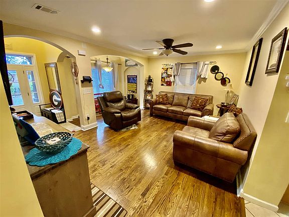 4th image of 305 Shirley Dr