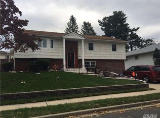 32 Gloria Pl, Plainview, NY 11803