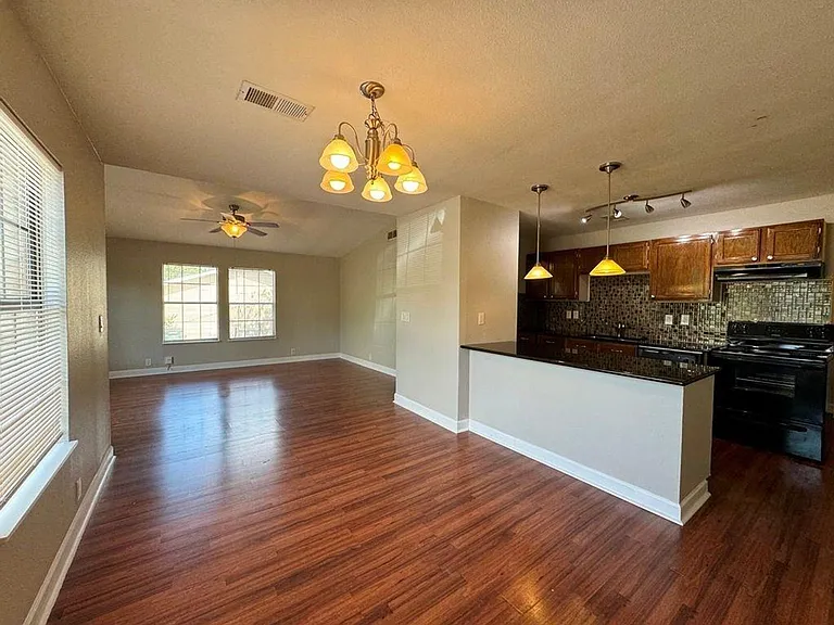 600 Seminole Rd — Photo 15
