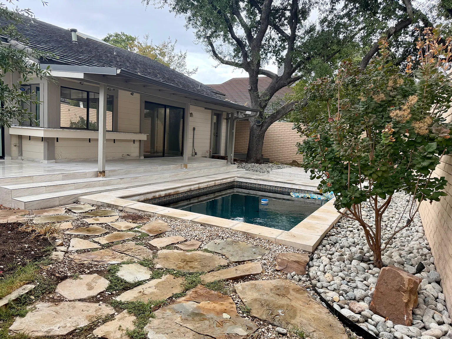 124 Fox Glen Cir — Photo 3
