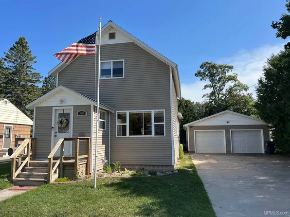 530 Delta Ave, Manistique, MI 49854