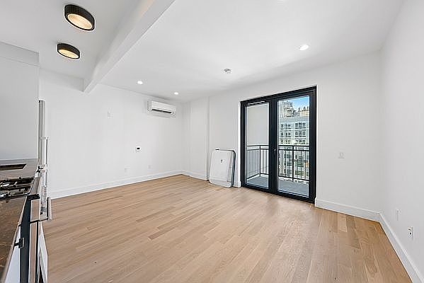 1st image of 250 Gold St #1021
