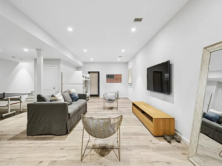 16 Roosevelt Rd — Photo 17
