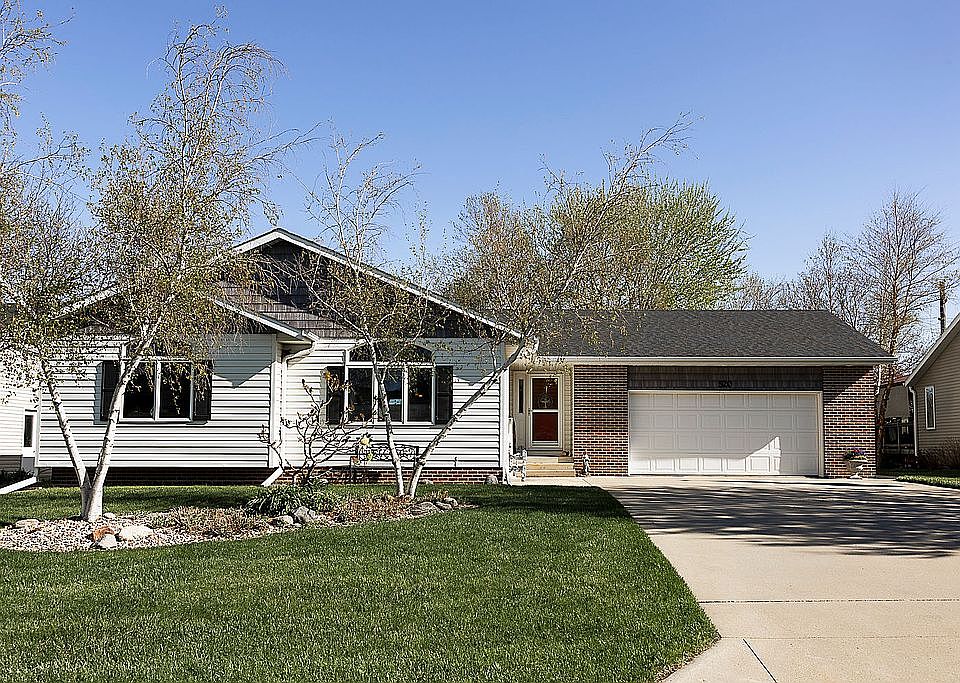 1st image of 520 W Valley Dr