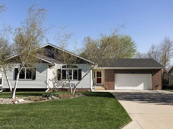 520 W Valley Dr, Carroll, IA 51401