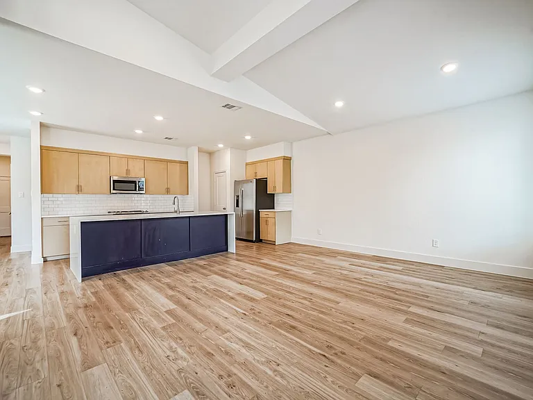 2523 Appian Way — Photo 6