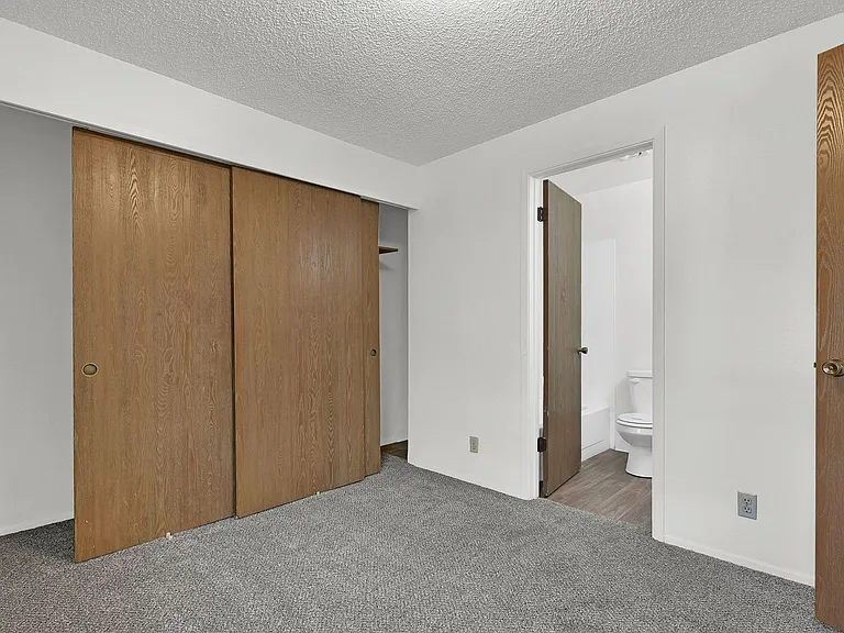 Roosevelt Apartments — Photo 38