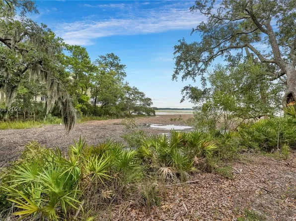 18 Indian Hill Ln, Hilton Head Island, SC 29926