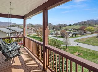 150 Barefoot Rdg, Clyde, NC 28721