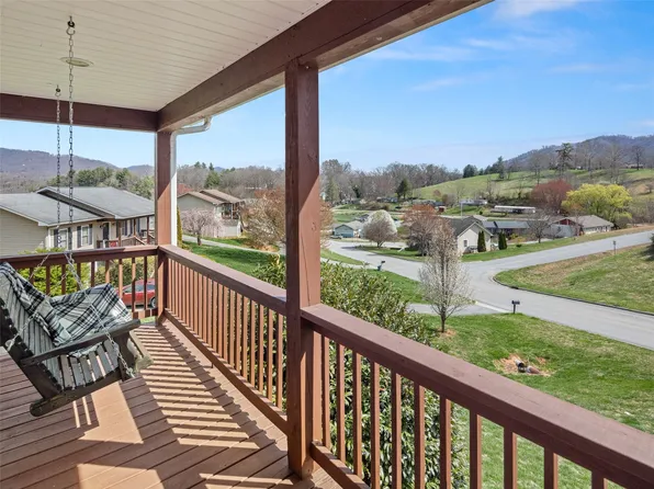 150 Barefoot Rdg, Clyde, NC 28721