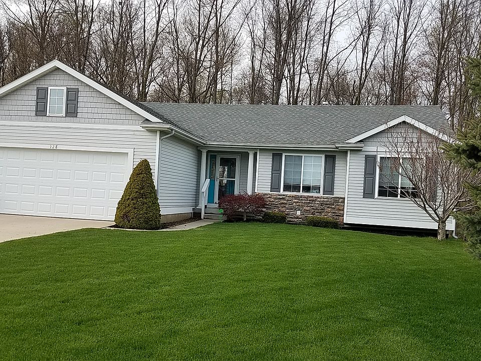1st image of 928 Oak Brook Dr
