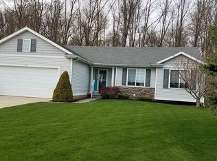 928 Oak Brook Dr, Middleville, MI 49333