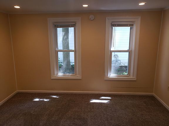 5th image of 127 Lexington Ave SW #2