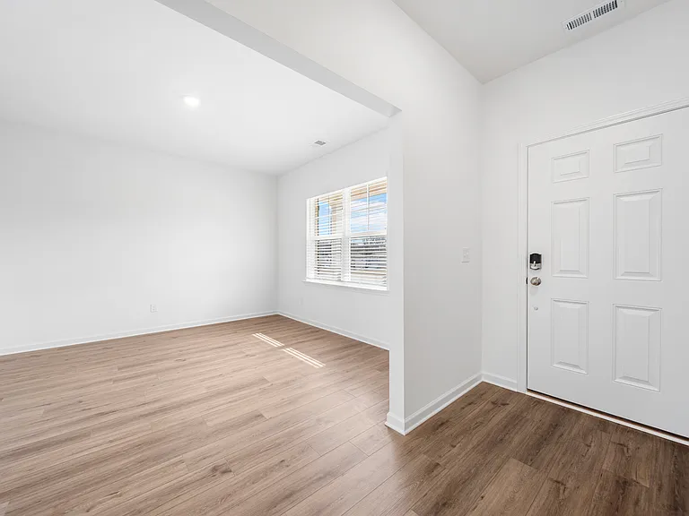 49 Elijah St — Photo 3