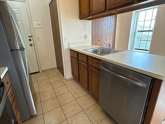 5th image of 54 S Broadway St #23