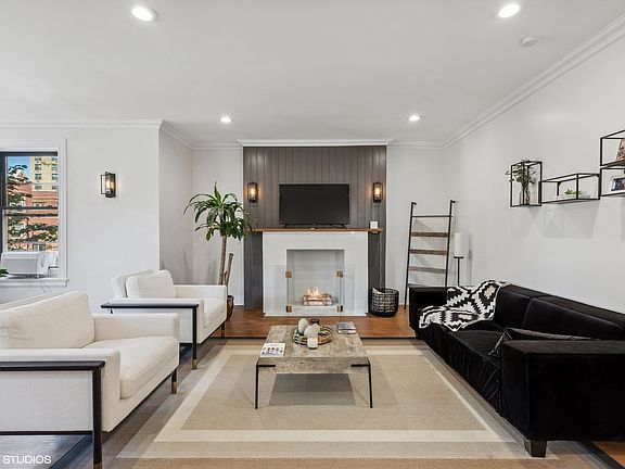 3rd image of 6735 S Oglesby Ave #2N