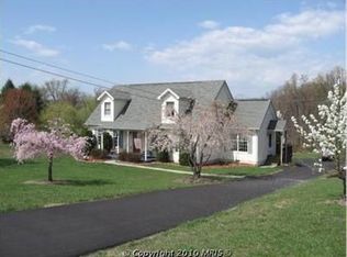 3569 Fairview Dr, Berkeley Springs, WV 25411