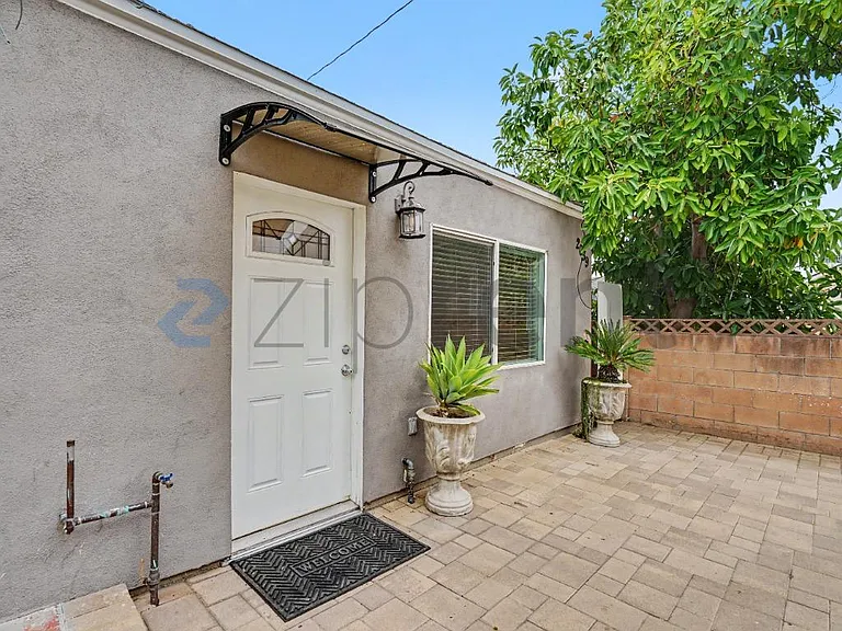 2039 Warren St — Photo 2