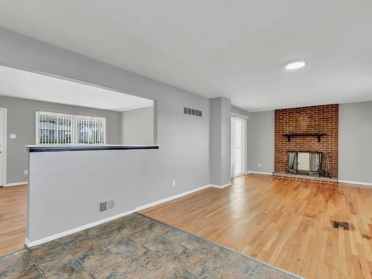 1505 Miller Dr — Photo 9