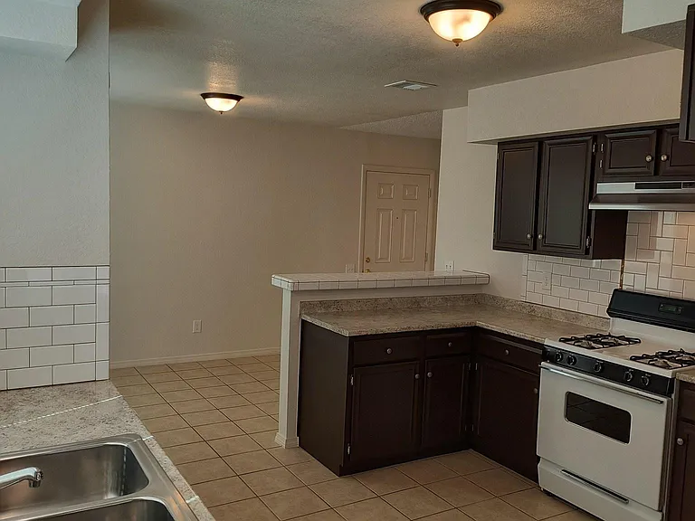 10406 Ashwood Dr — Photo 8
