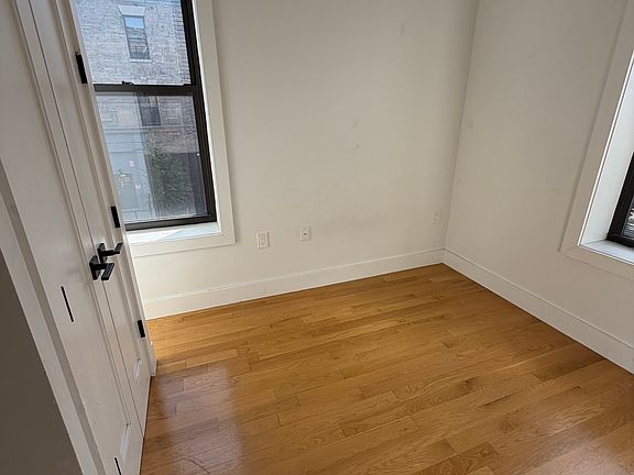 4th image of 5424 5th Ave #1