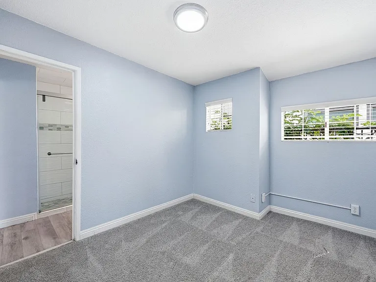 126 E Balboa Blvd — Photo 10