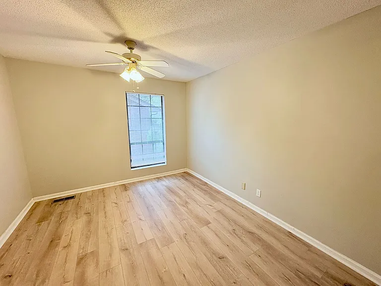 1108 Tiger Blvd #127 — Photo 9