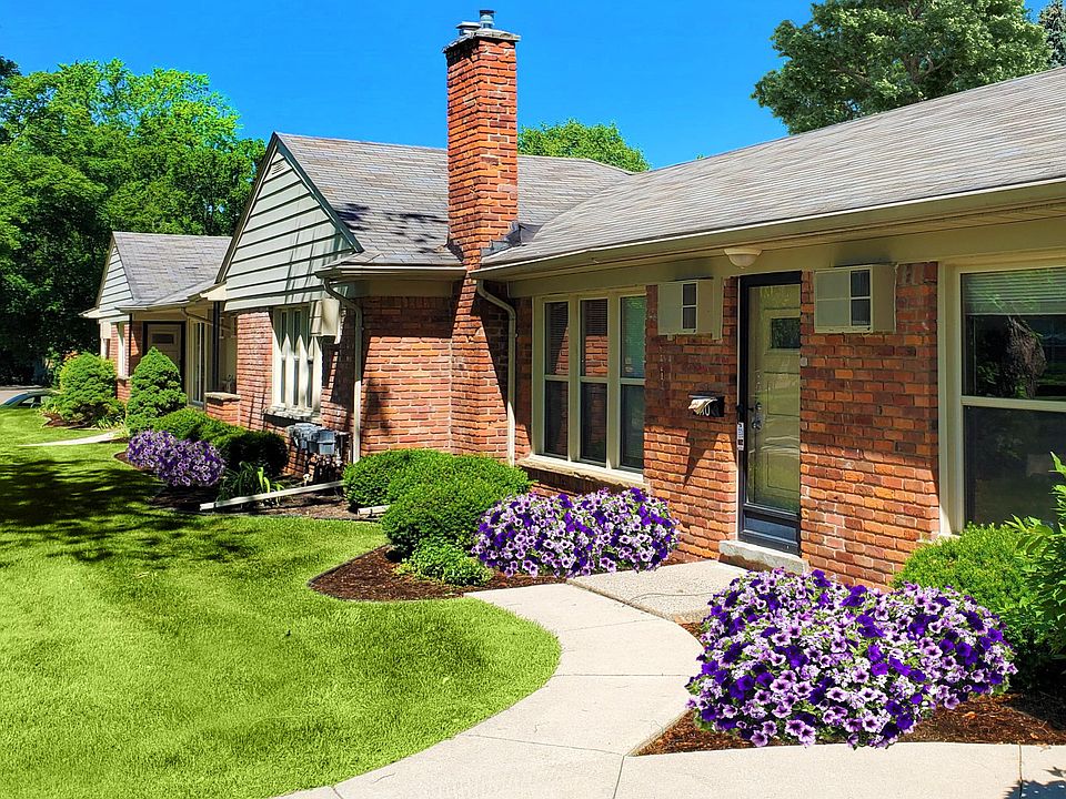 2nd image of 407 La Plaza Ct