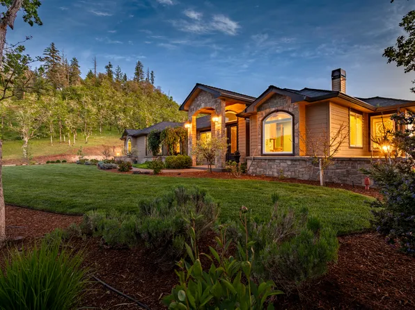 1884 S Obenchain Rd, Eagle Pt, OR 97524