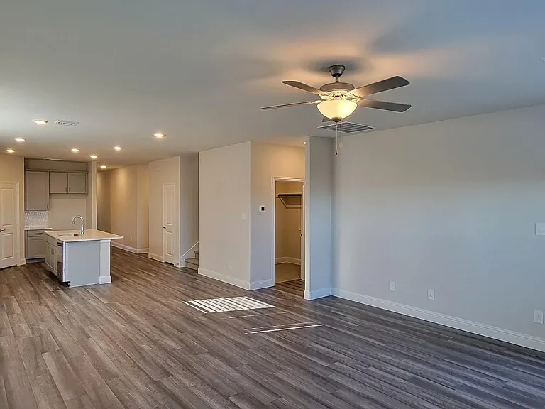 2371 Aspen Hill Dr — Photo 17