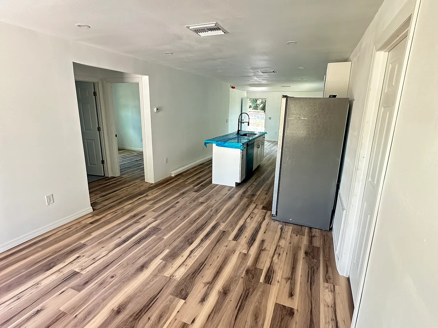 4 bed, 1300 sqft, $2,690 — Photo 3
