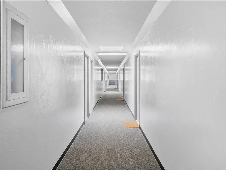 Lewis and Clark Apartments — Photo 12