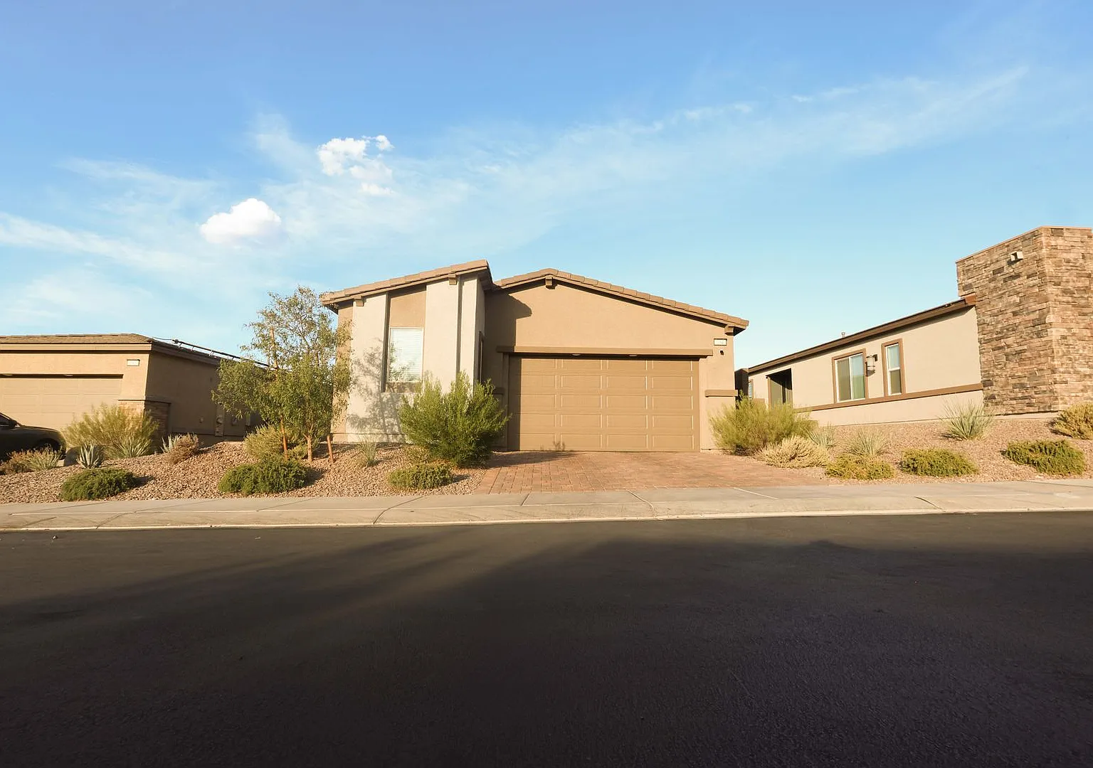A Fabulous 2 Bedroom home with a Pool in Henderson Furnished or NOT — Photo 3