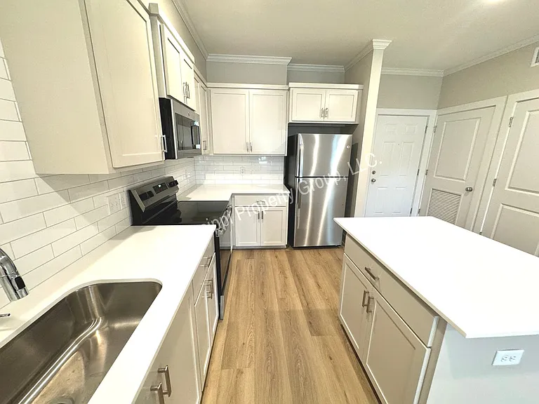 Savannah Flats — Photo 11