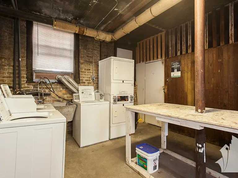 1103 W Wellington Ave #G — Photo 3