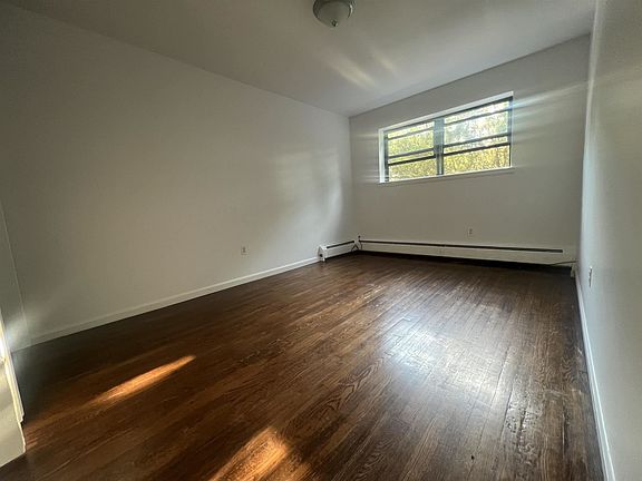 5th image of 35 Sunset Ave #1