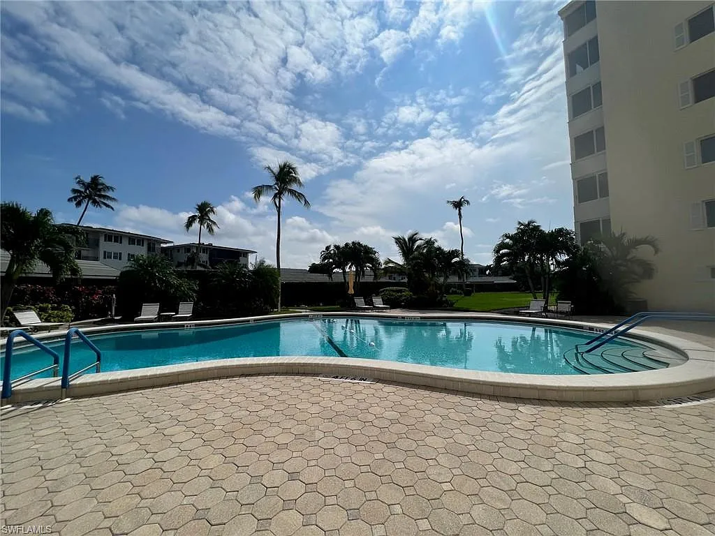 Building Photo - 3420 Gulf Shore Blvd N #51