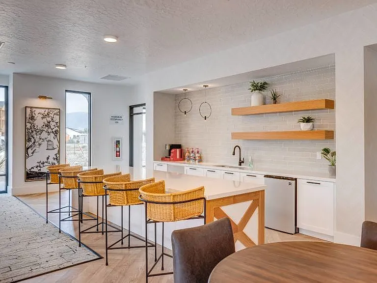 Aria Townhomes and Apartments — Photo 14