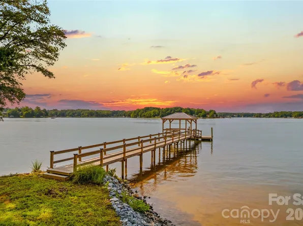 7152 Channelview Dr, Sherrills Ford, NC 28673