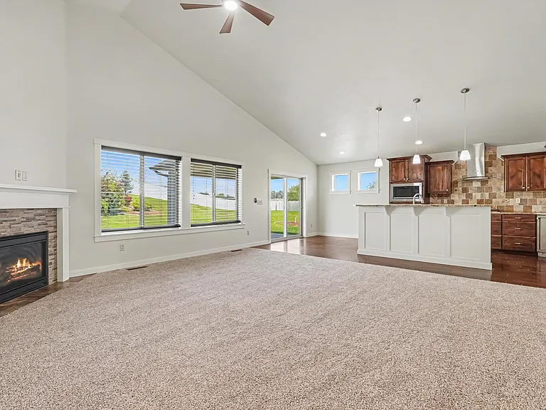 2040 Kelly Dr — Photo 18