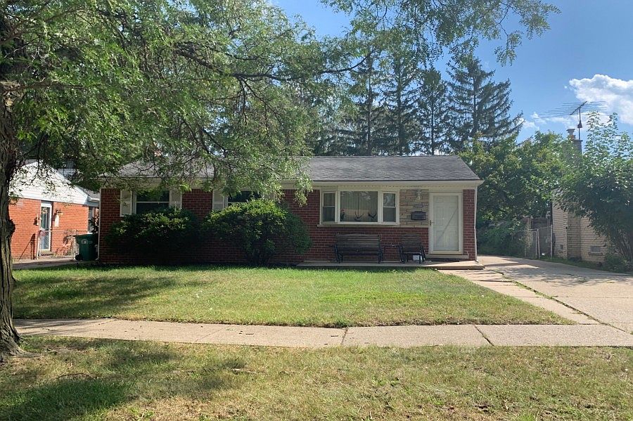 1st image of 32359 Pierce St