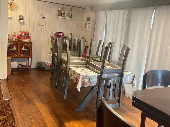 5th image of 1011 Greenwood Dr