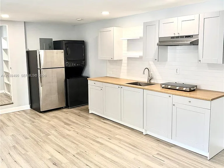 227 SW 26th Rd — Photo 2