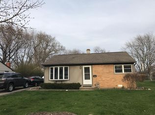 2300 Flicker Ln, Rolling Meadows, IL 60008