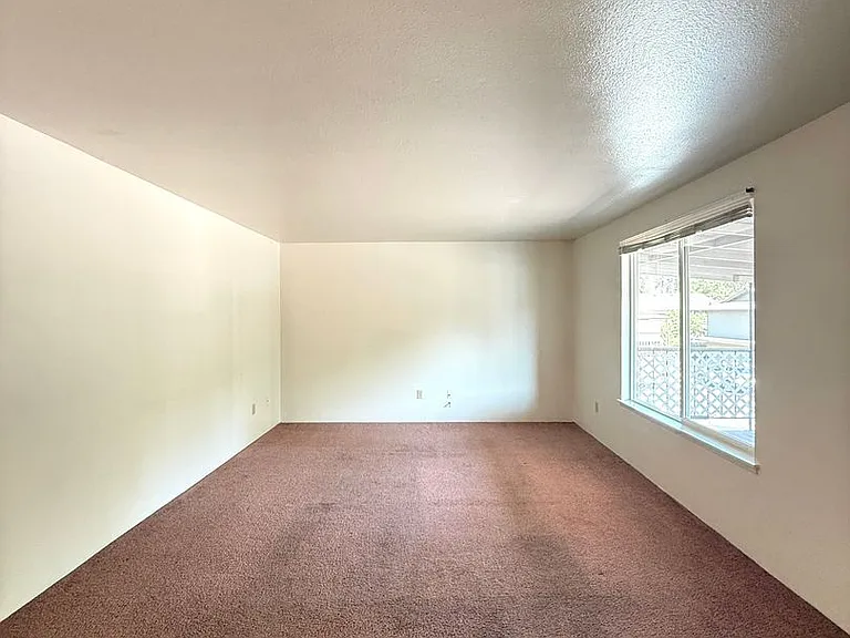 330 Independence Cir — Photo 2