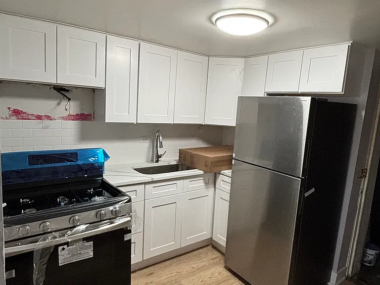 2201 N Nagle Ave #G — Photo 8