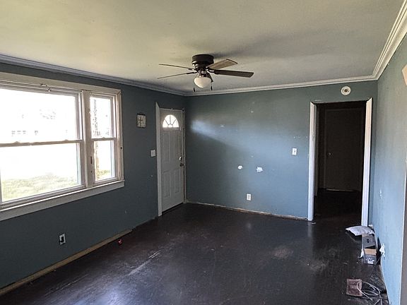 3rd image of 454 Carman Ave