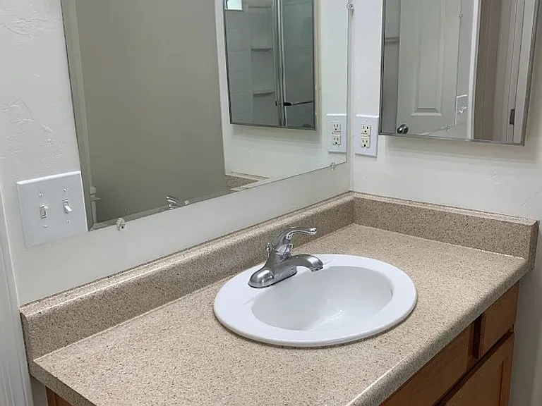 Rincalina on Speedway Townhomes — Photo 31