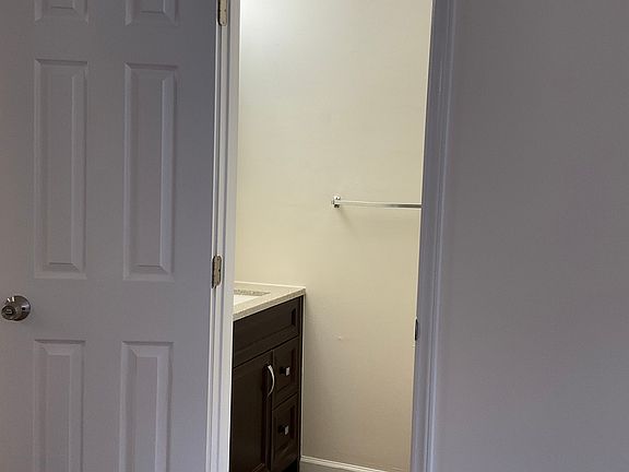 5th image of 2811 E Oakland Ave APT 20