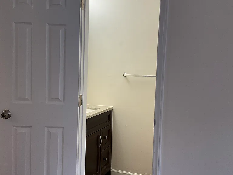 2811 E Oakland Ave #20 — Photo 5